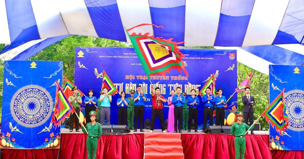 Khai mạc Hội trại truyền thống ‘Tự hào nòi giống Tiên Rồng’