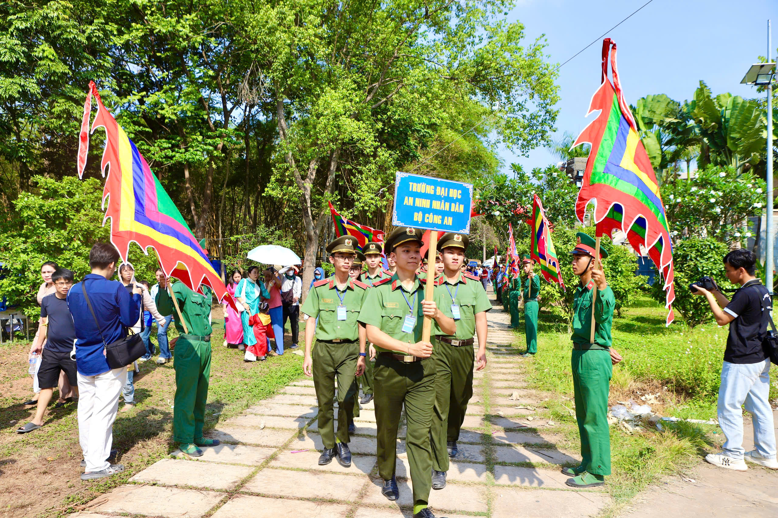 Khai mạc Hội trại truyền thống 'Tự hào nòi giống Tiên Rồng'- Ảnh 1.