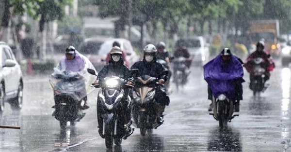 Nhiều khu vực chuyển mưa dông từ chiều tối nay, cảnh báo lũ quét và sạt lở đất.