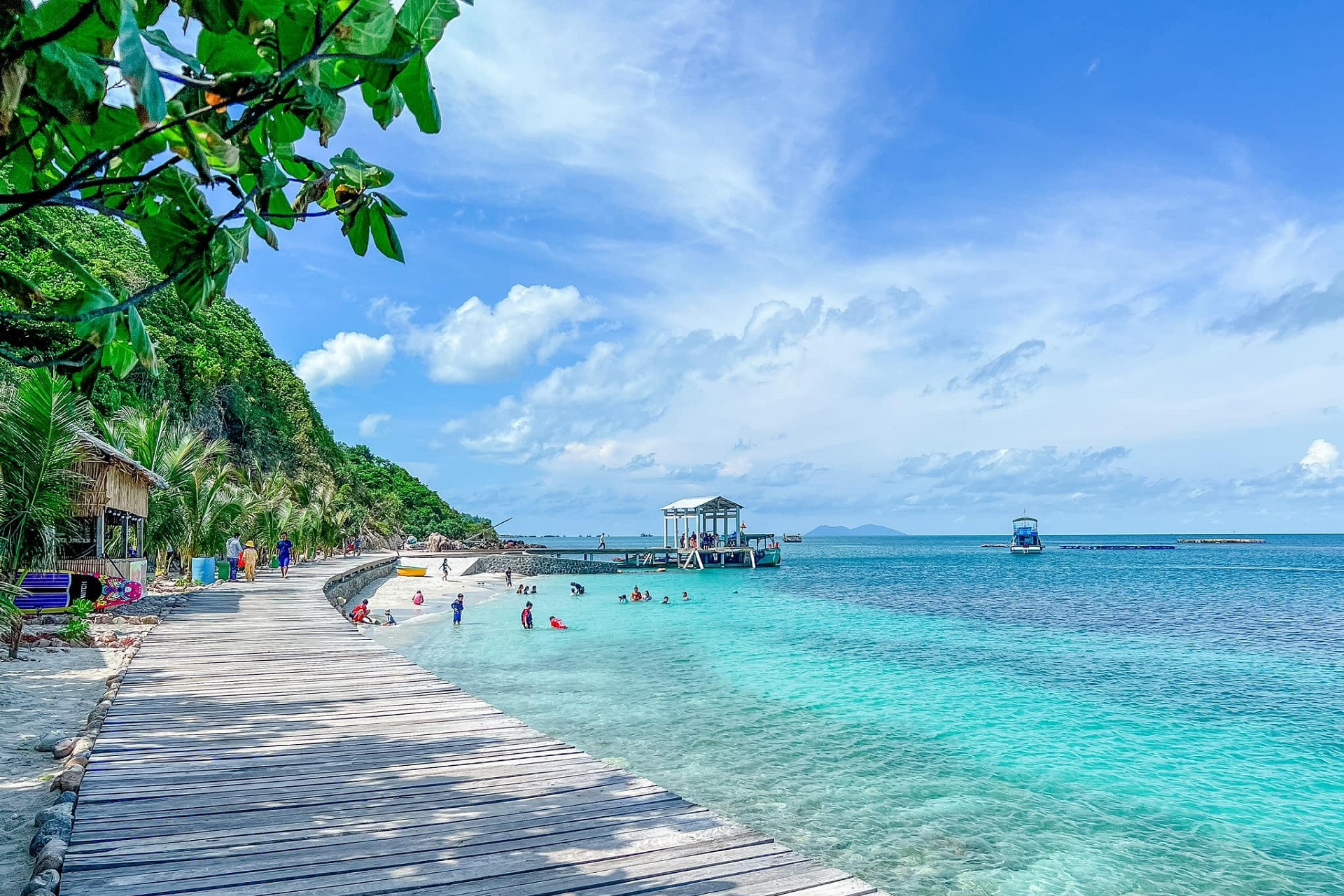 Cảnh giác bẫy 'combo du lịch giá rẻ', nhiều chiêu lừa tinh vi khiến du khách mất trắng tiền đặt cọc- Ảnh 1.