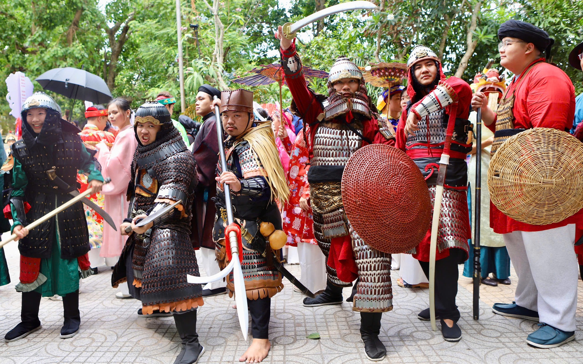 Lãnh đạo TPHCM và người dân dâng hương tưởng niệm các Vua Hùng- Ảnh 5.