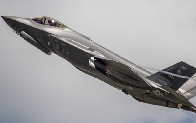 Tiêm kích tàng hình F-35 Mỹ "giậm chân tại chỗ" trong năm 2025