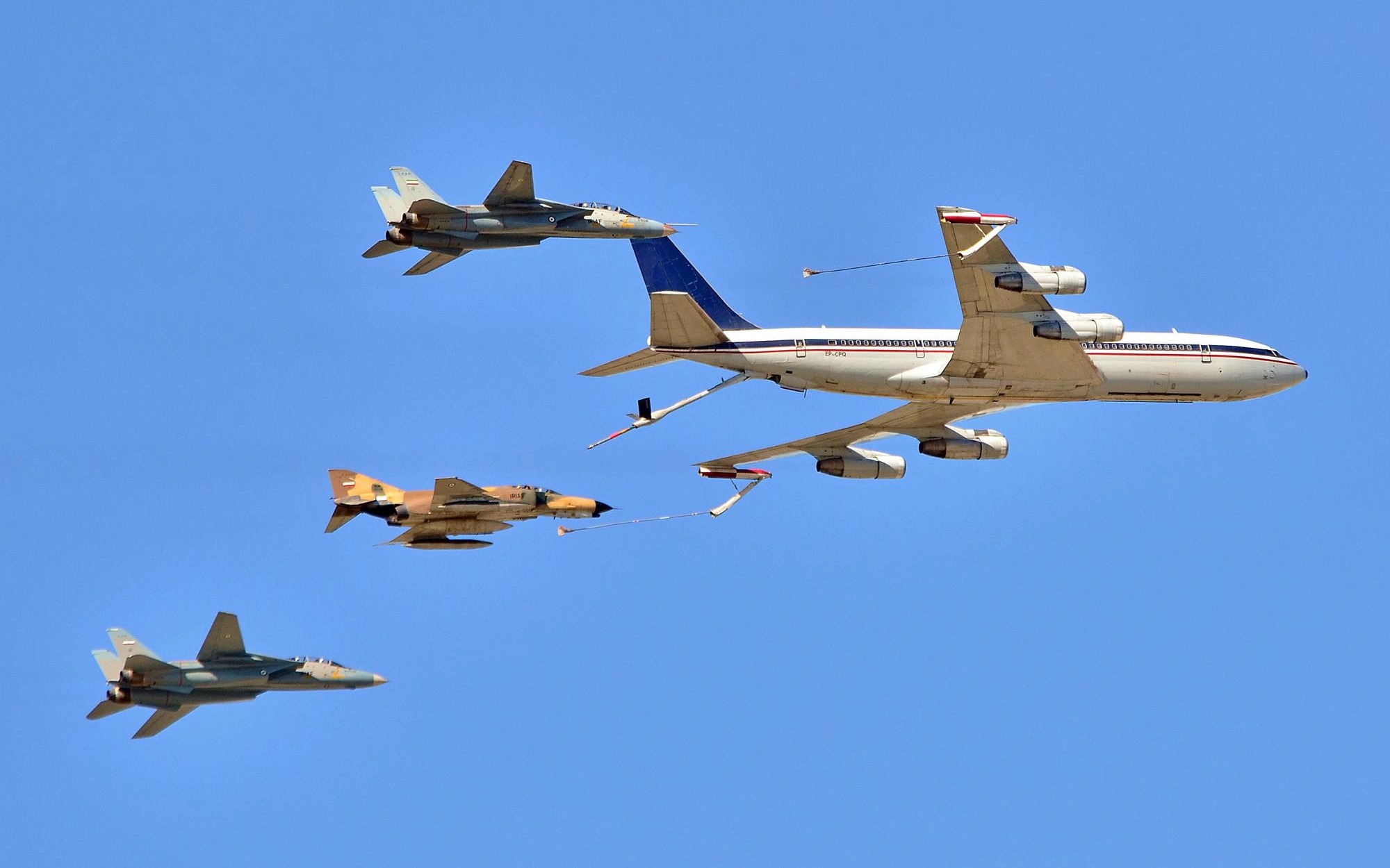 Vì sao Mỹ vẫn phải giữ 'xe tăng bay' A-10 đến 2030 dù từng định loại biên?- Ảnh 2.