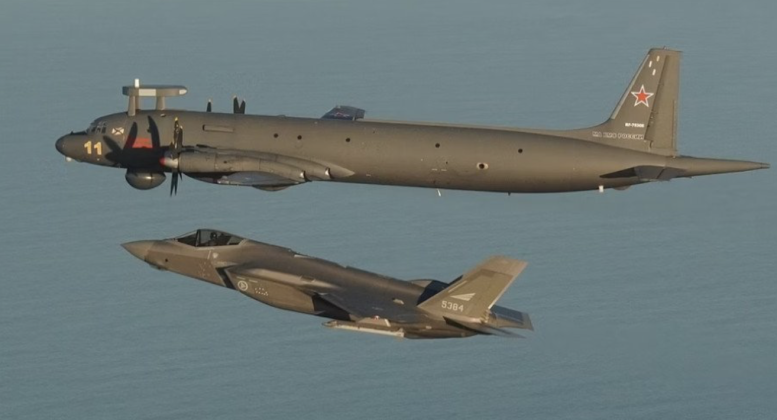 Tiêm kích tàng hình F-35 Na Uy chặn trinh sát cơ Nga trên biển Barents- Ảnh 1.