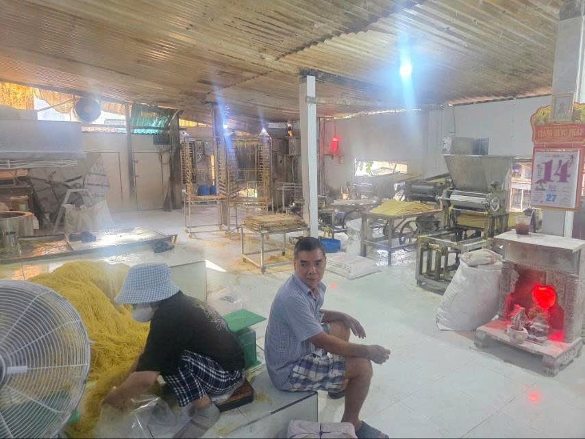 Triệt phá cơ sở sản xuất hơn 2.800 tấn mì tươi sử dụng hàn the và thủy tinh lỏng- Ảnh 4.