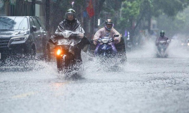 Cảnh báo mưa dông, lốc sét kèm mưa đá ở nhiều khu vực chiều tối nay- Ảnh 1.