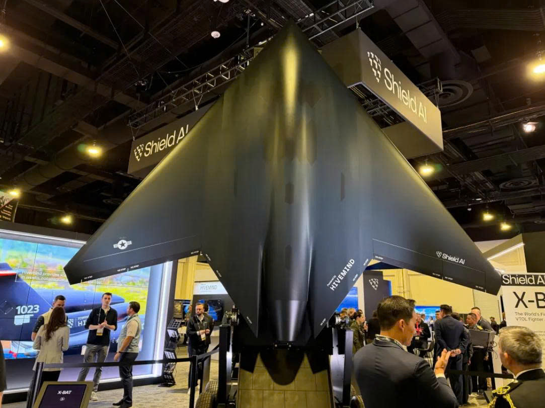 Mỹ phát triển UAV chiến đấu 'dị biệt' cất, hạ cánh thẳng đứng- Ảnh 1.