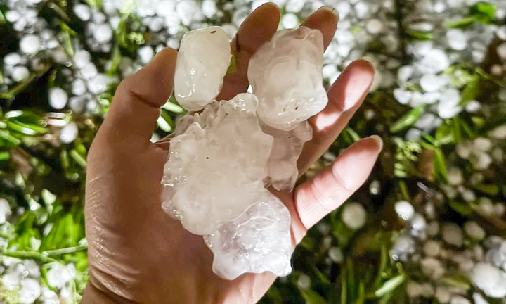 Những tỉnh thành có khả năng xuất hiện mưa đá hôm nay và cách phòng chống - Ảnh 1.