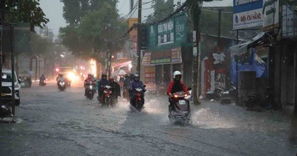 Miền Trung tiếp tục mưa dông, miền Bắc có nắng gián đoạn