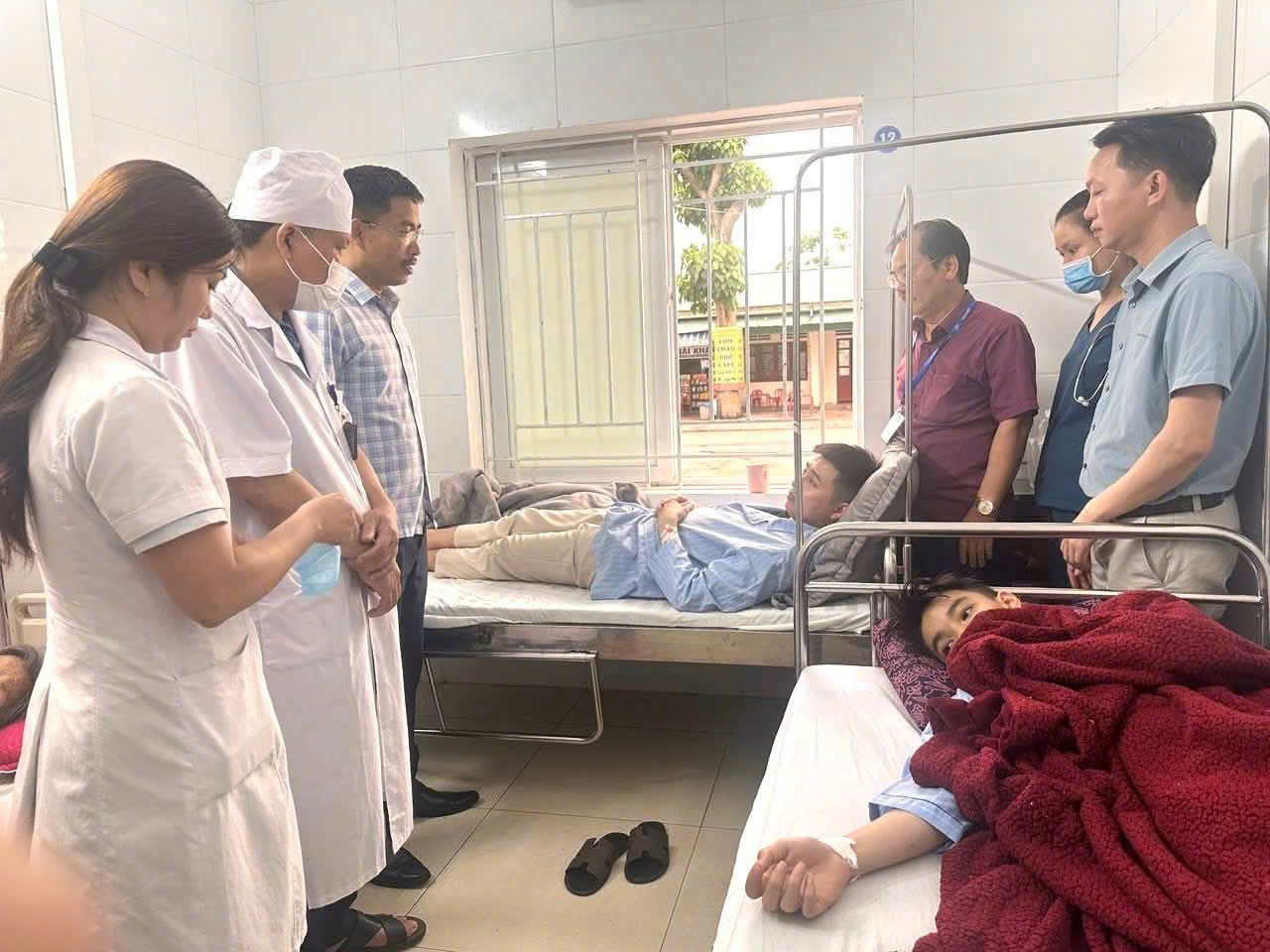 Nghệ An kêu gọi người từng mua bánh mì Quỳnh theo dõi sức khỏe sau vụ nghi ngộ độc thực phẩm- Ảnh 2.