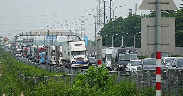 Kết thúc nghỉ lễ Giỗ Tổ Hùng Vương, cửa ngõ Hà Nội ken đặc phương tiện