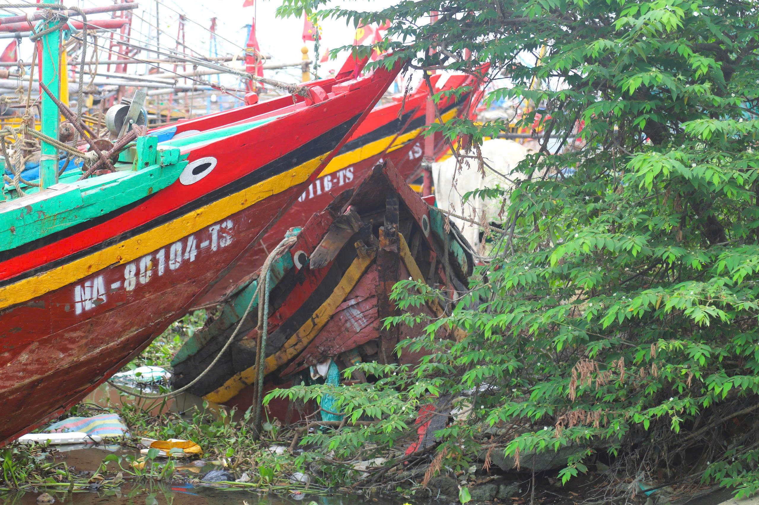 'Nghĩa địa tàu cá' làm khó ngư dân- Ảnh 7.