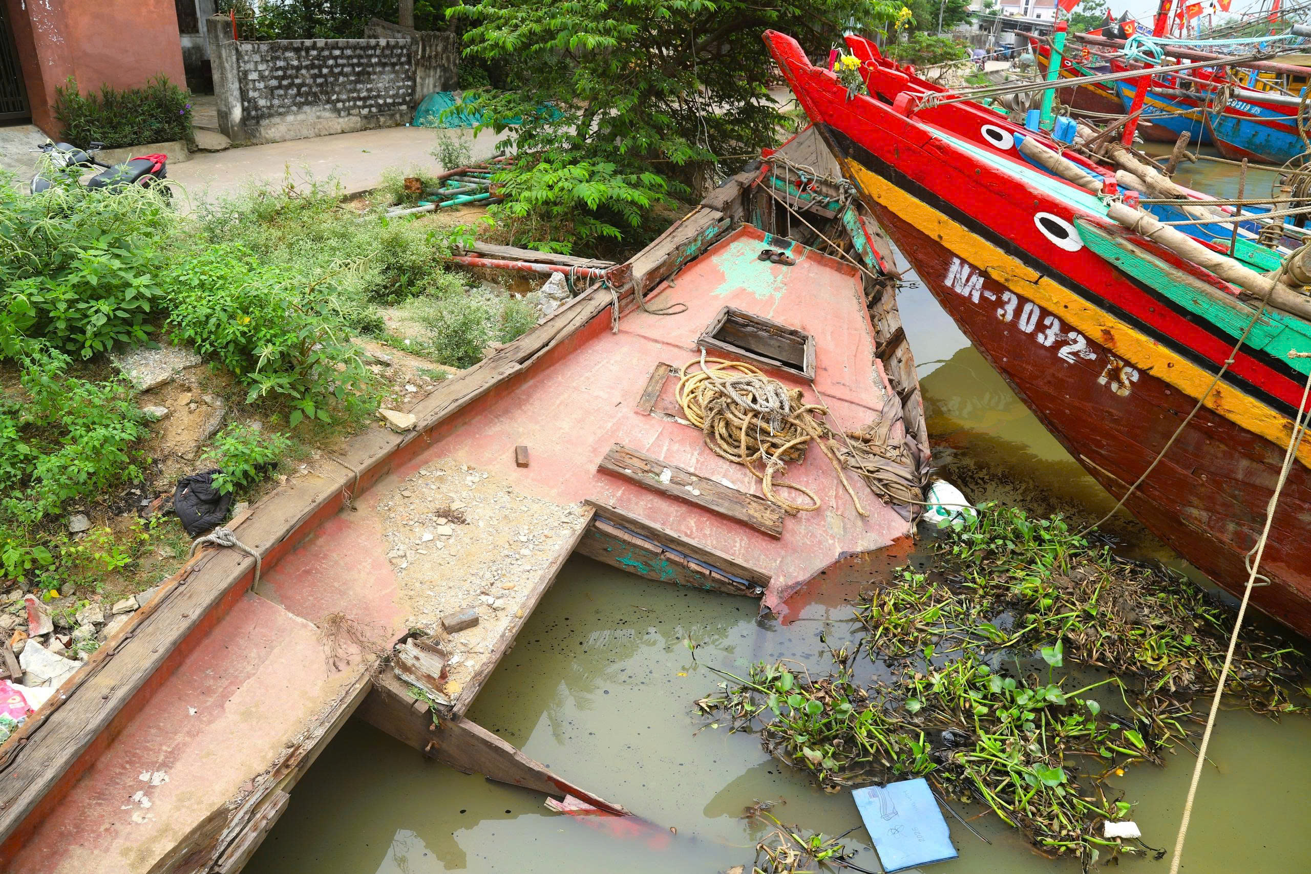 'Nghĩa địa tàu cá' làm khó ngư dân- Ảnh 11.