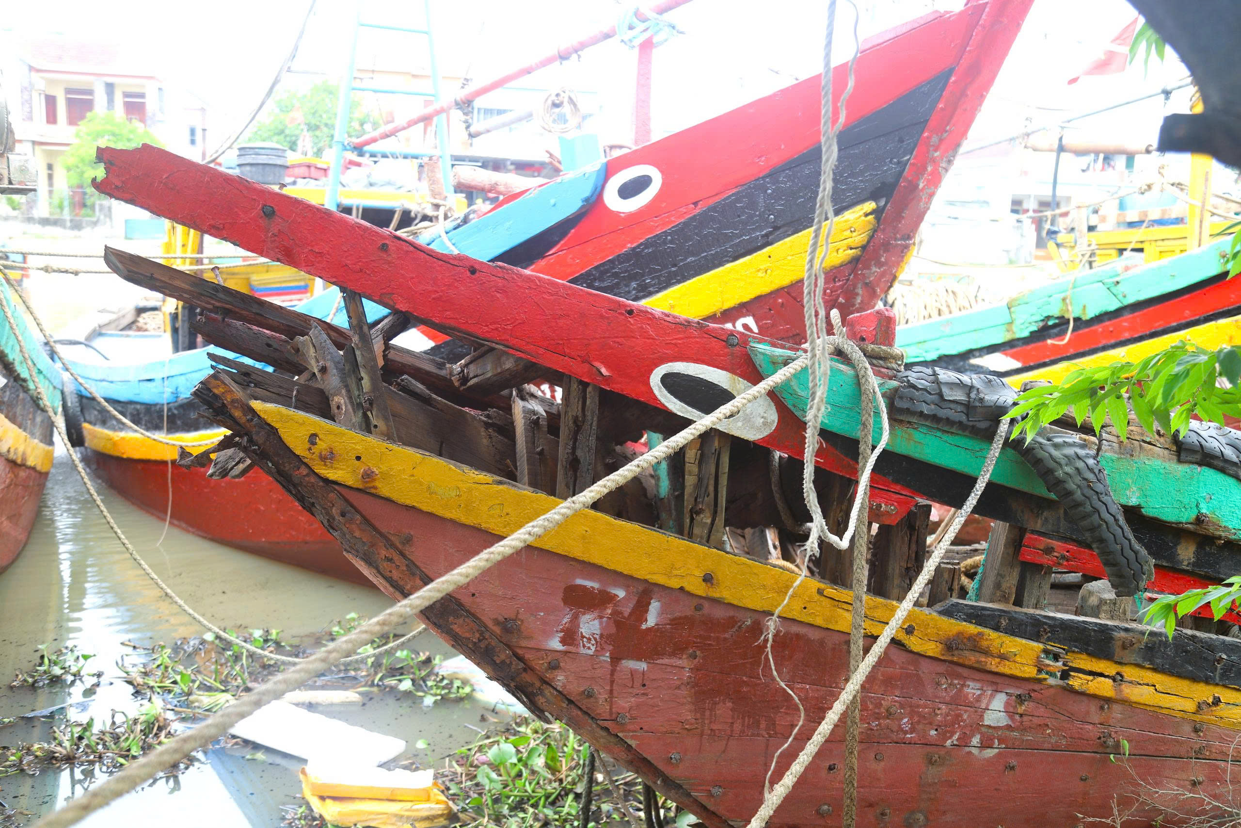 'Nghĩa địa tàu cá' làm khó ngư dân- Ảnh 5.