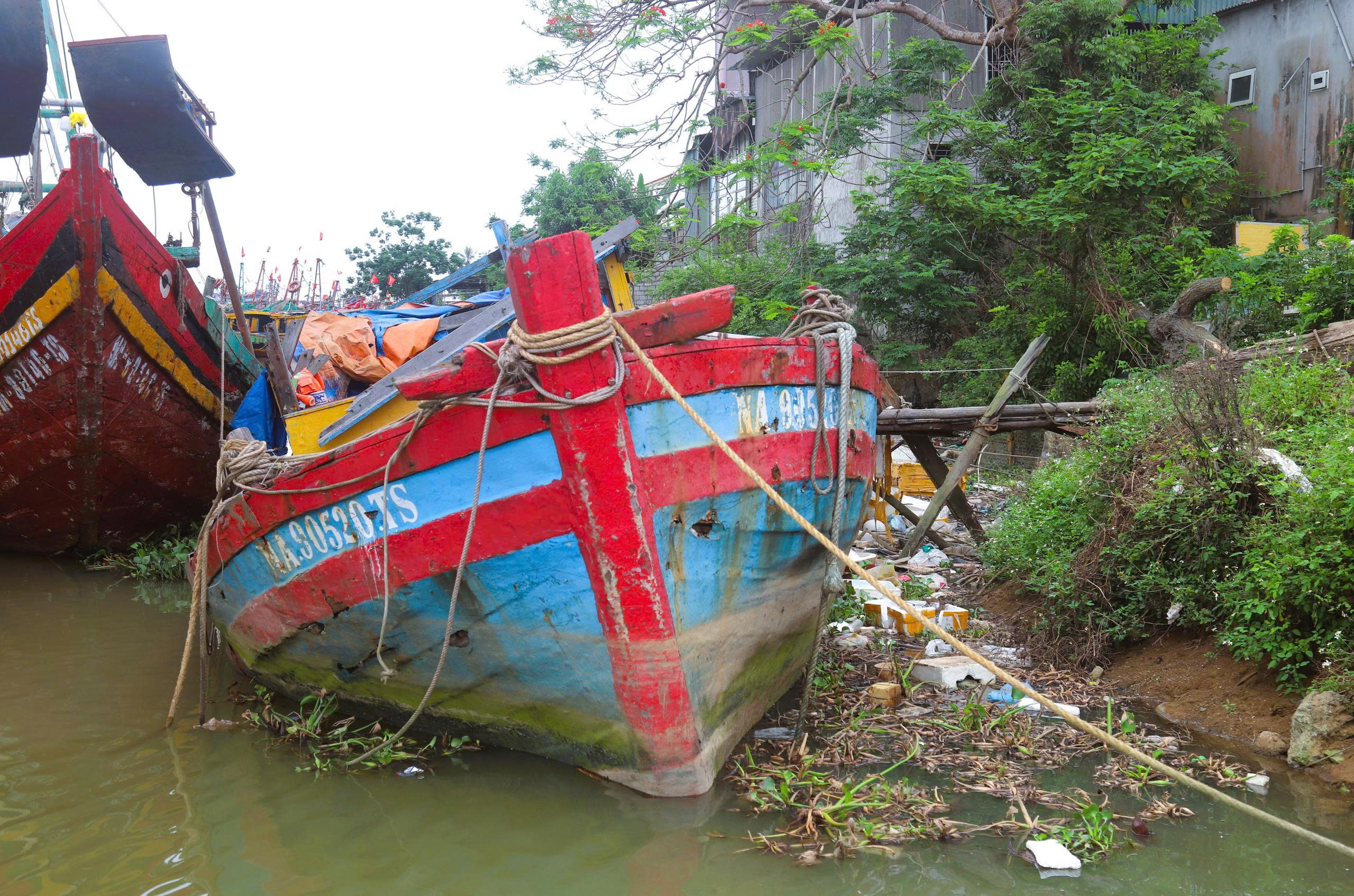 'Nghĩa địa tàu cá' làm khó ngư dân- Ảnh 6.