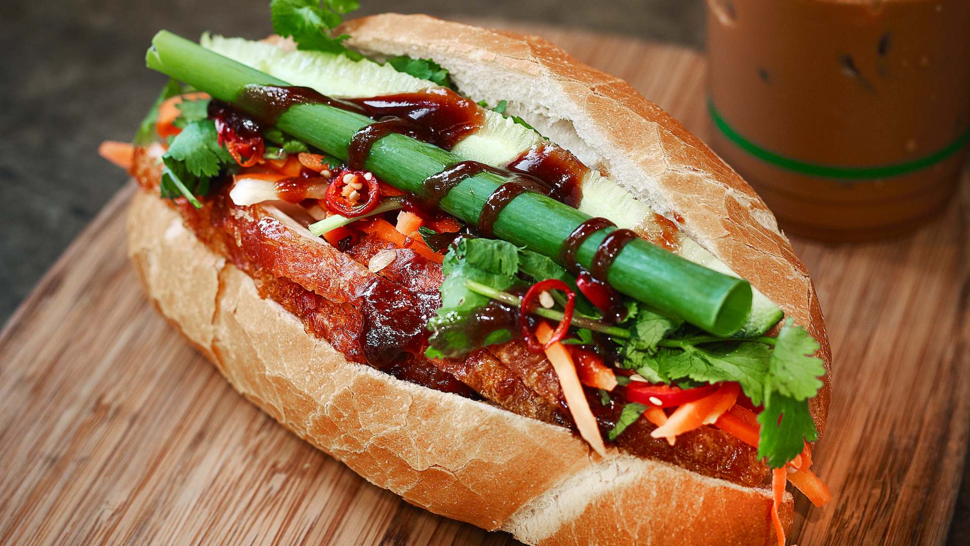 Bộ Y tế đề nghị điều tra, xử lý vụ hơn 20 người nhập viện nghi ngộ độc sau ăn bánh mì tại Nghệ An- Ảnh 1.