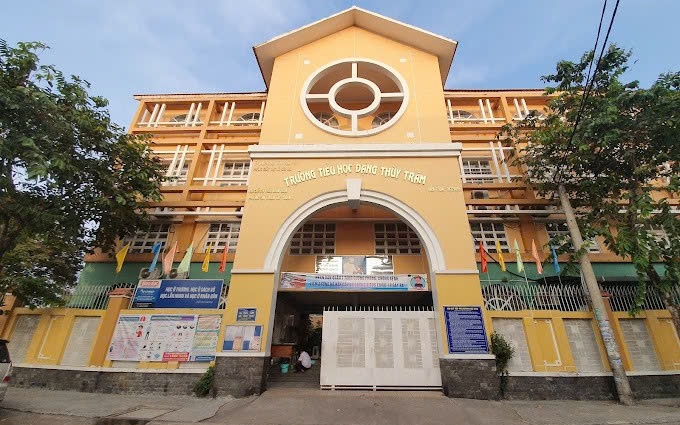 TPHCM: 25 ca nghi ngộ độc thực phẩm tại Trường tiểu học Đặng Thùy Trâm, có ca sốc, co giật