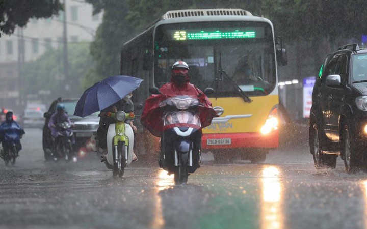 Cảnh báo mưa dông mạnh nhiều khu vực đêm nay