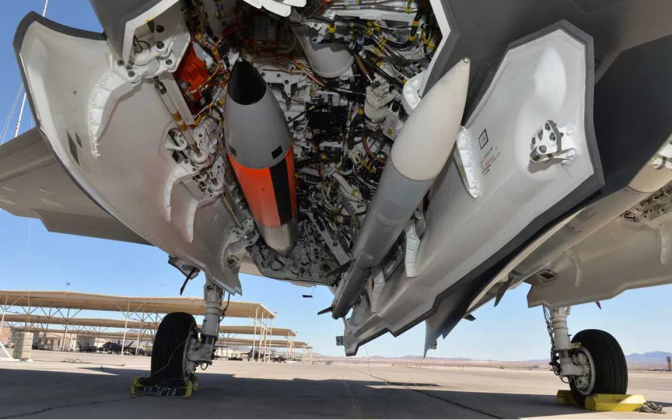 Mỹ lần đầu gắn đạn xuyên hầm lên UAV cảm tử- Ảnh 3.