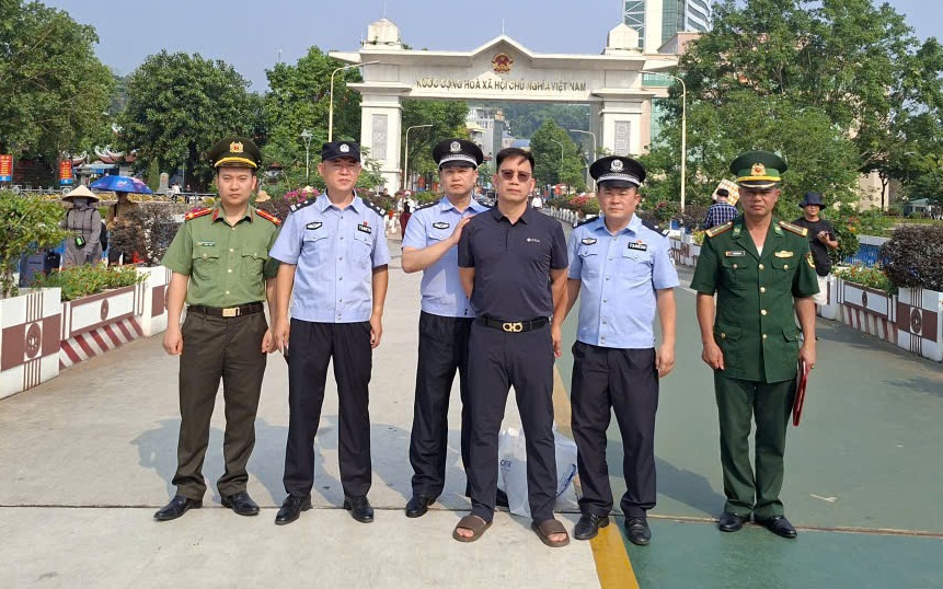 Bắt nhanh đối tượng trộm vàng trong tiệc rượu- Ảnh 2.