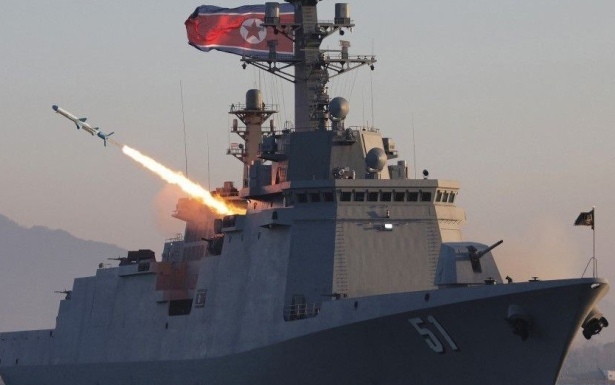 Triều Tiên thử nghiệm 5 tên lửa đạn đạo Hwasong-11 mang đầu đạn chùm - Ảnh 2.