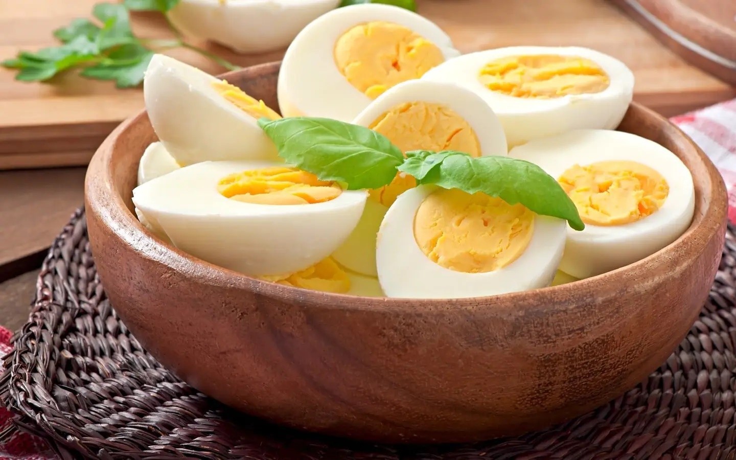 Trứng gà – vị thuốc quen thuộc trong bếp, dùng thế nào tốt nhất cho sức khỏe?