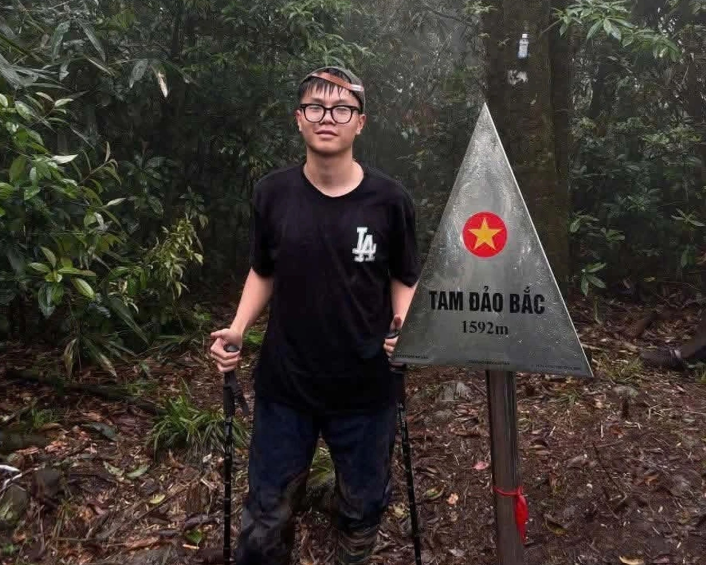Nam sinh viên mất tích khi leo núi Tam Đảo, hơn 100 người xuyên đêm tìm kiếm- Ảnh 1.
