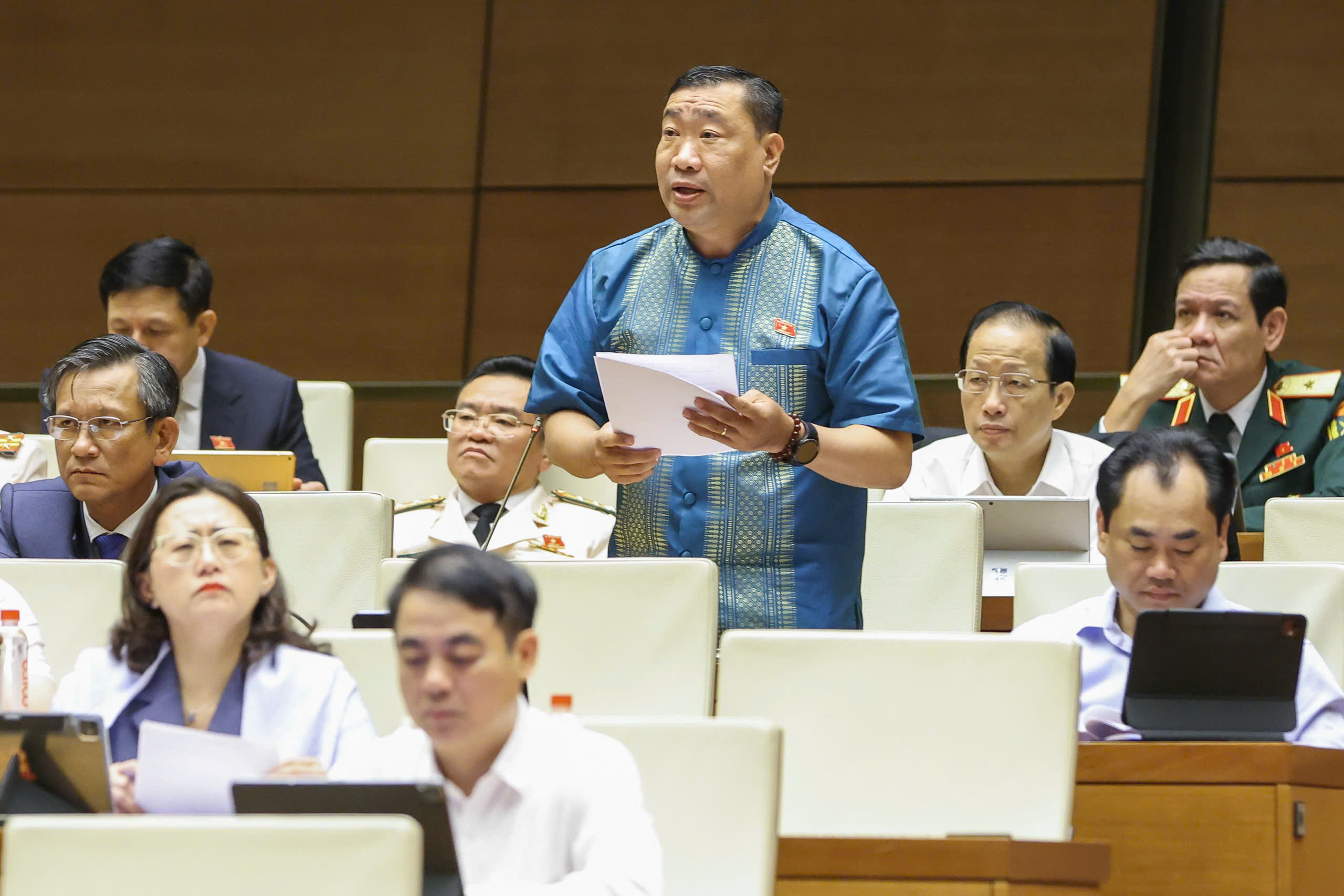 ĐBQH đề xuất tăng lương cơ sở lên 2,65–2,7 triệu đồng/tháng - Ảnh 1.