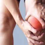 Đau gối, cứng khớp,…dấu hiệu cảnh báo thoái hóa khớp gối không nên bỏ qua