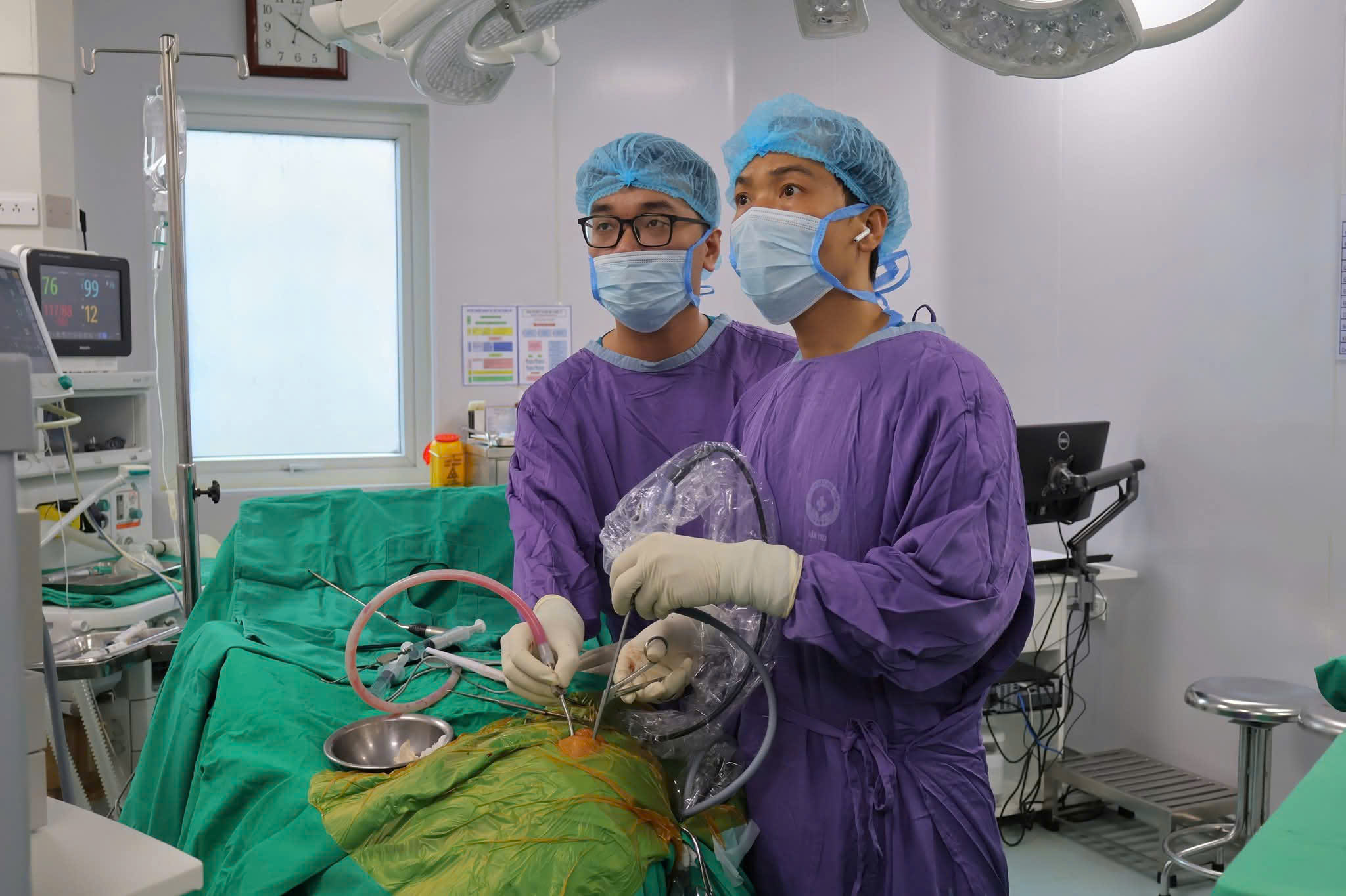 Lấy u tuyến yên qua đường mũi giúp cụ bà thoát cảnh mù lòa- Ảnh 1.