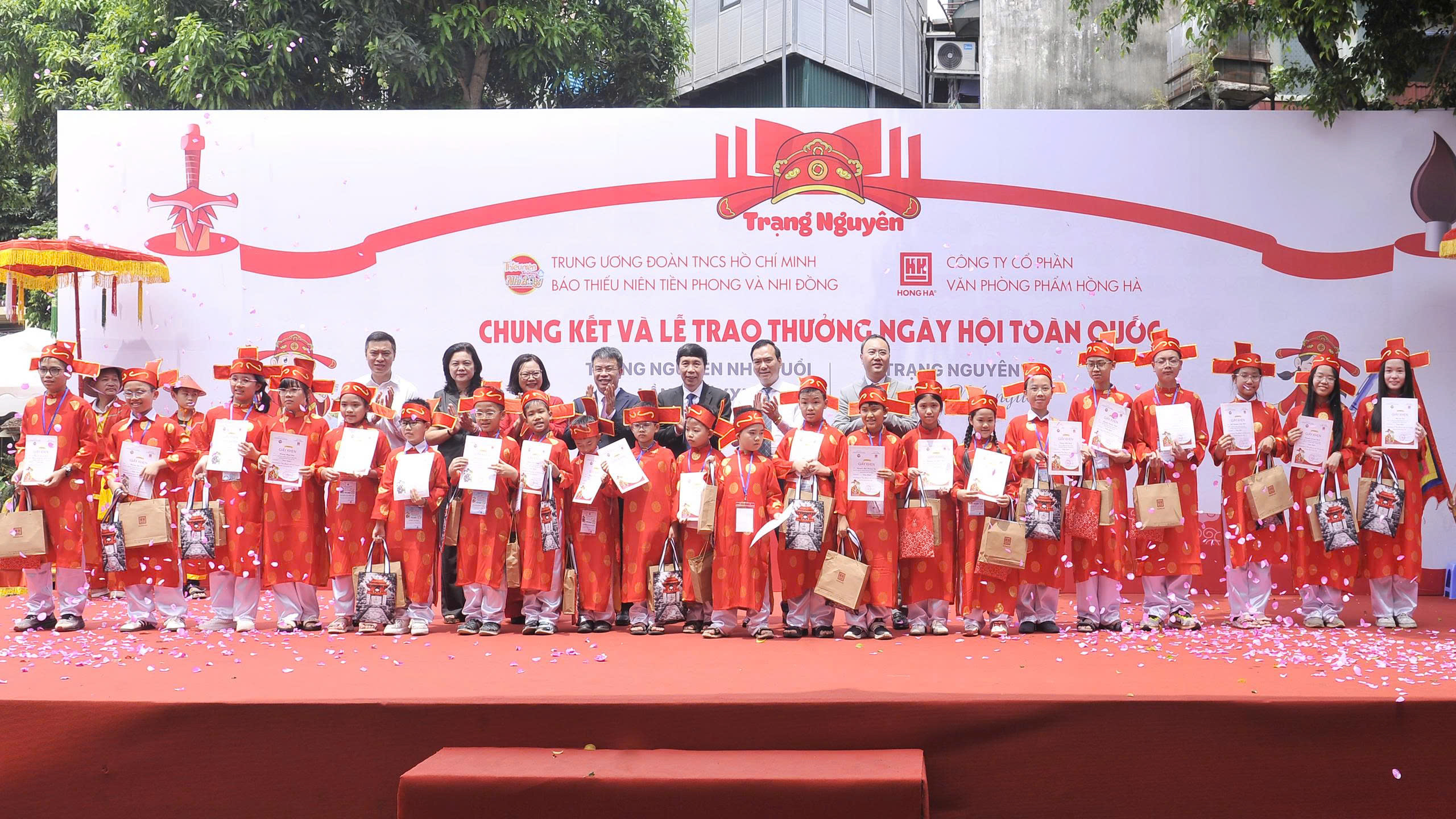 348 học sinh tranh tài tại Chung kết 'Trạng Nguyên nhỏ tuổi' và Trạng Nguyên 'Nét chữ - Nết người'- Ảnh 1.