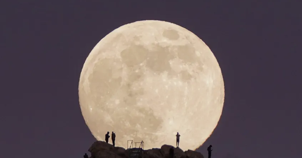 Tháng 5 xuất hiện ‘Trăng đôi’ kỳ ảo khi vừa có Trăng tròn, vừa có Trăng xanh