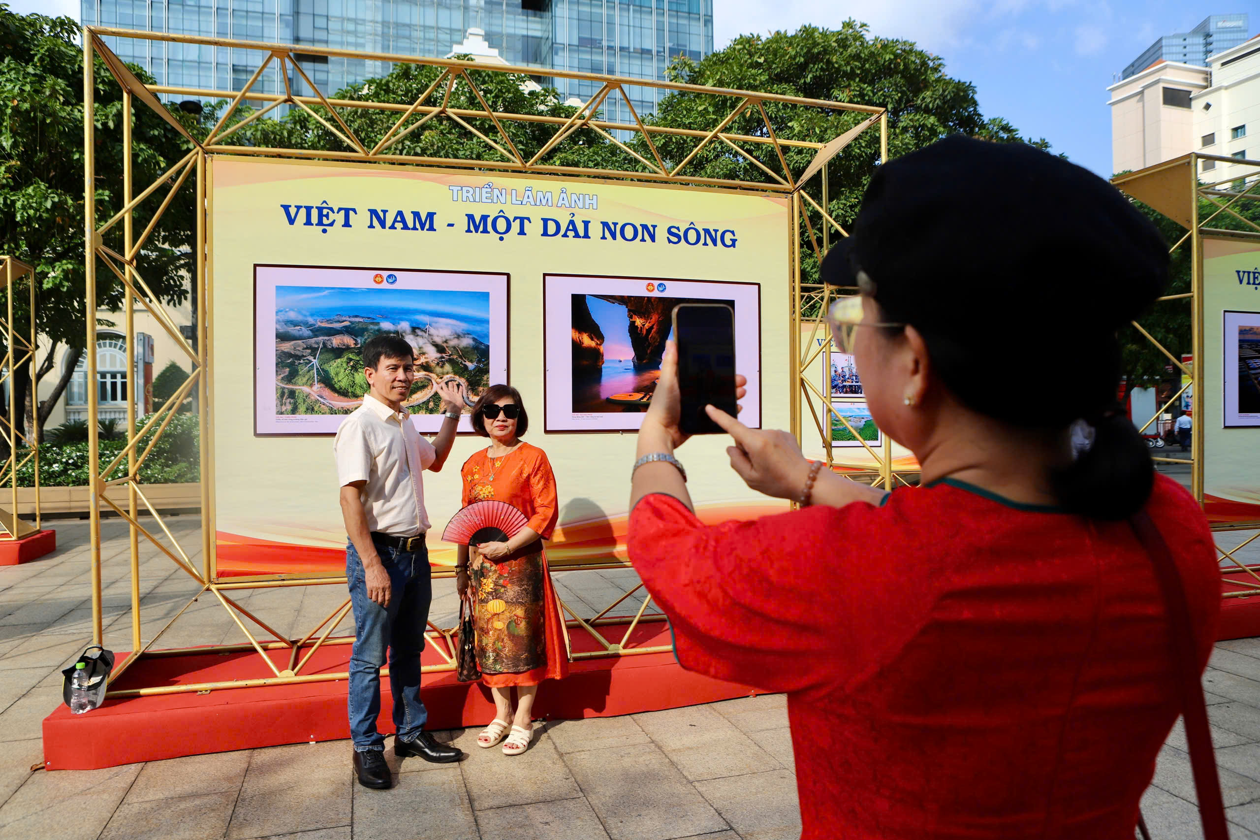 TPHCM trưng bày hơn 300 tác phẩm tái hiện lịch sử hào hùng của dân tộc- Ảnh 9.