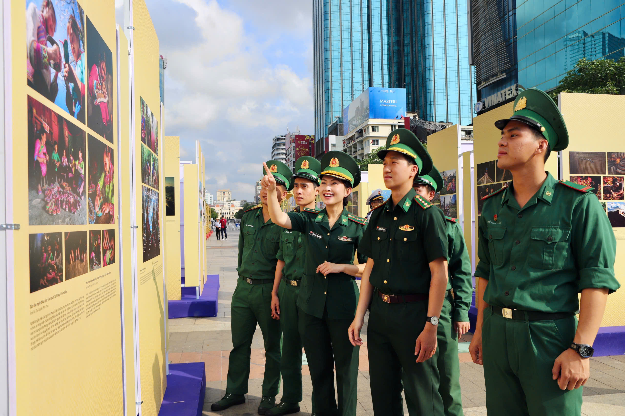 TPHCM trưng bày hơn 300 tác phẩm tái hiện lịch sử hào hùng của dân tộc- Ảnh 8.