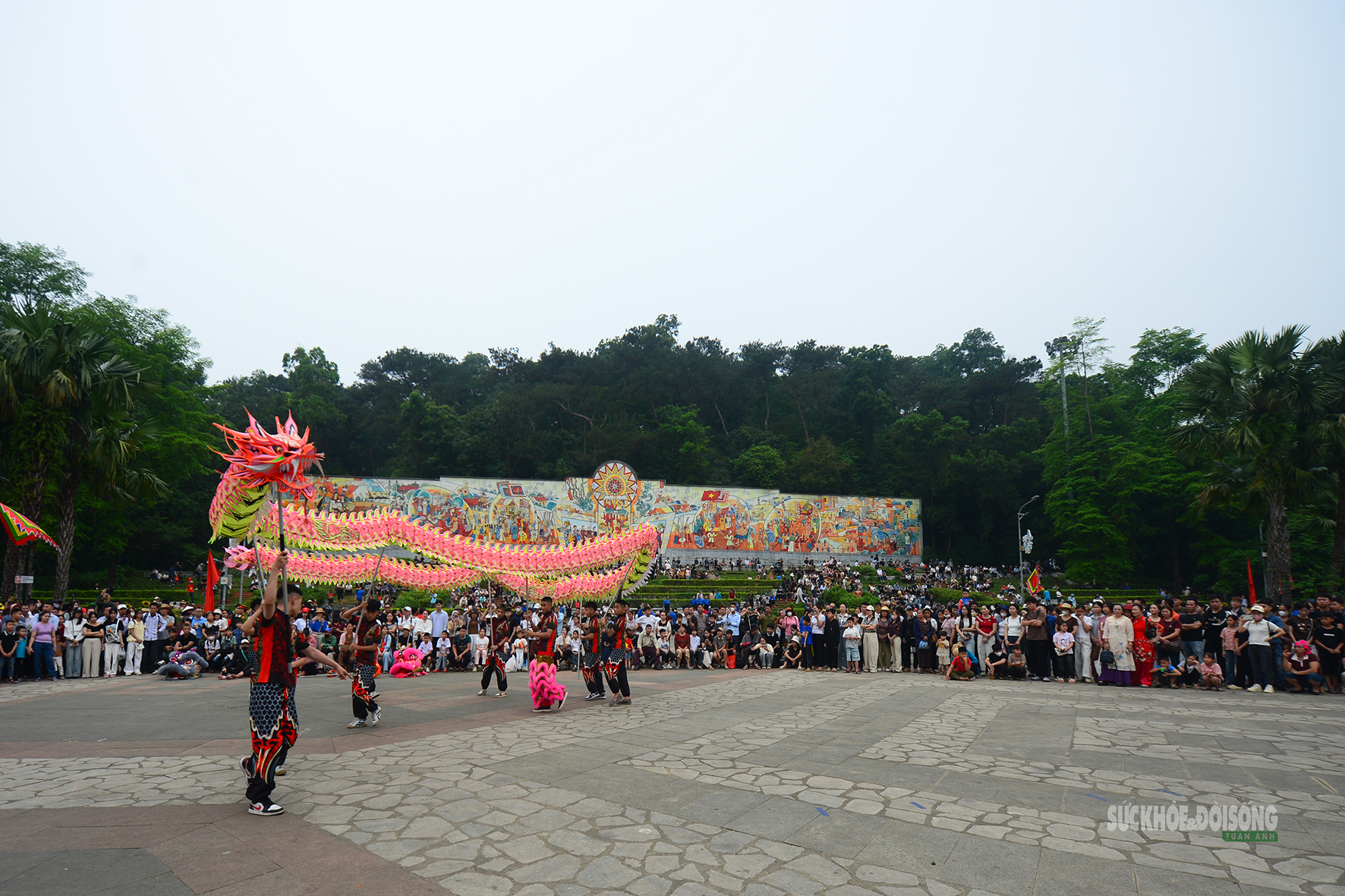 Biển người đổ về Đất Tổ ngày Giỗ Tổ Hùng Vương- Ảnh 9.