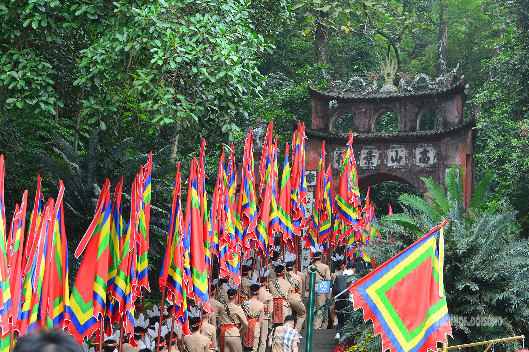 Biển người đổ về Đất Tổ ngày Giỗ Tổ Hùng Vương- Ảnh 4.