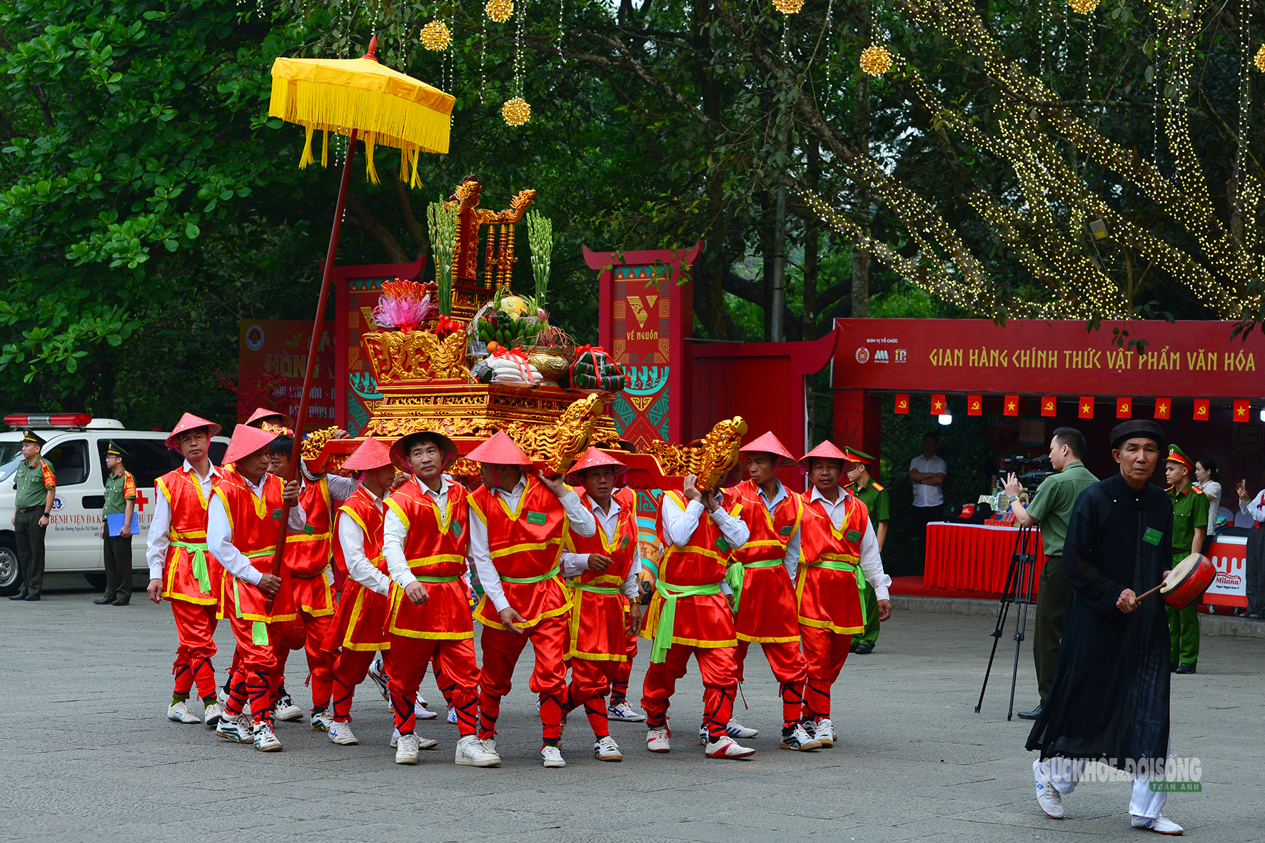 Biển người đổ về Đất Tổ ngày Giỗ Tổ Hùng Vương- Ảnh 2.