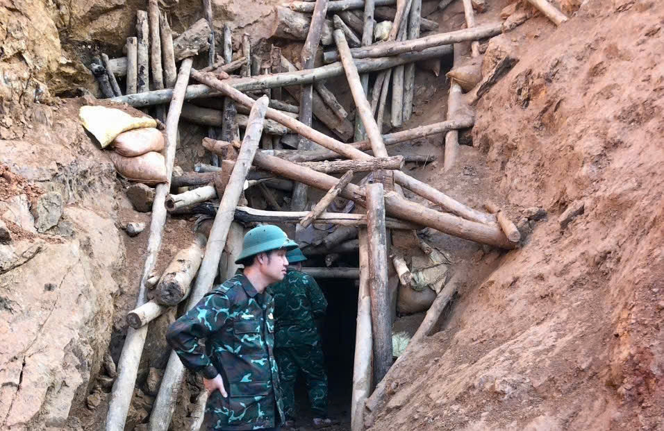 Bên trong điểm nóng khai thác vàng vừa bị truy quét ở Huế- Ảnh 1.