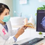 Mẹ mắc ung thư vú, con gái có bị không?