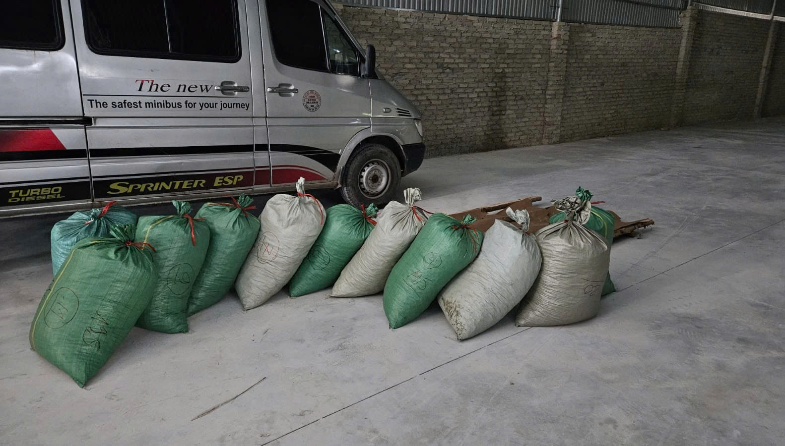 Buôn bán gần 900kg vảy tê tê cực kỳ quý hiếm, lĩnh án 8 năm tù- Ảnh 1.