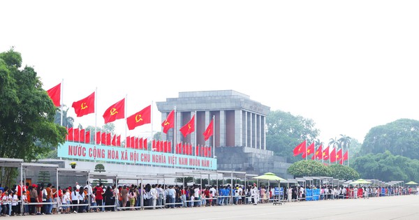 Hà Nội phân luồng, bố trí bãi xe quanh Lăng Bác, người dân đi lại, gửi xe thế nào?