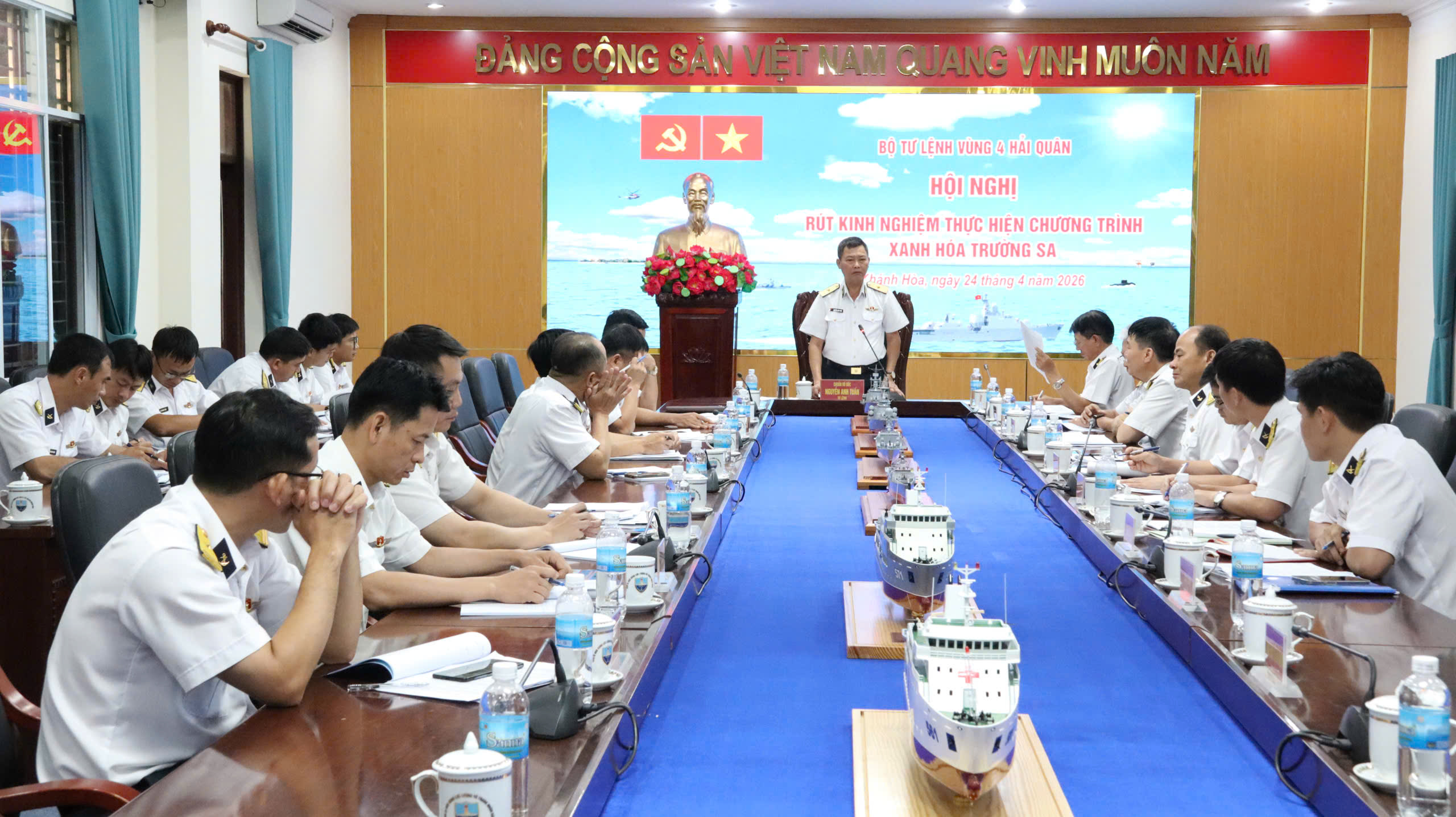 Nâng chất lượng trồng cây, từng bước phủ xanh Trường Sa- Ảnh 1.