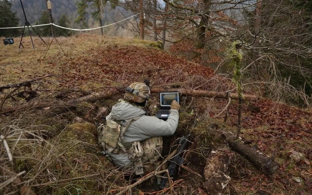 Mỹ lần đầu gắn đạn xuyên hầm lên UAV cảm tử