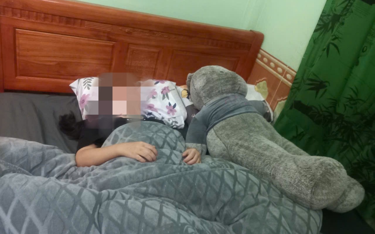 Xôn xao nhóm học sinh dùng gạch, đá, mũ bảo hiểm đánh nam sinh trường nghề- Ảnh 4.