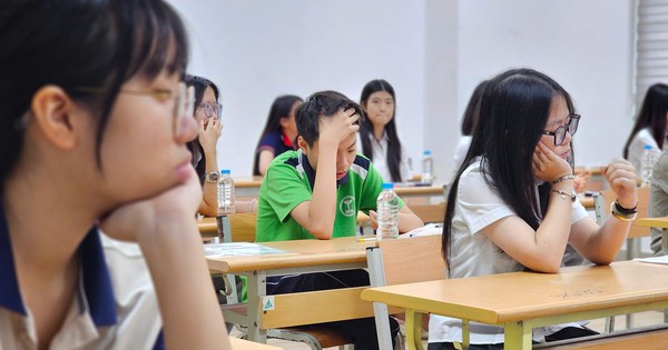 Tỷ lệ chọi lớp 10 Hà Nội vẫn khốc liệt dù 22.000 sĩ tử rời ‘đường đua’ vào trường công