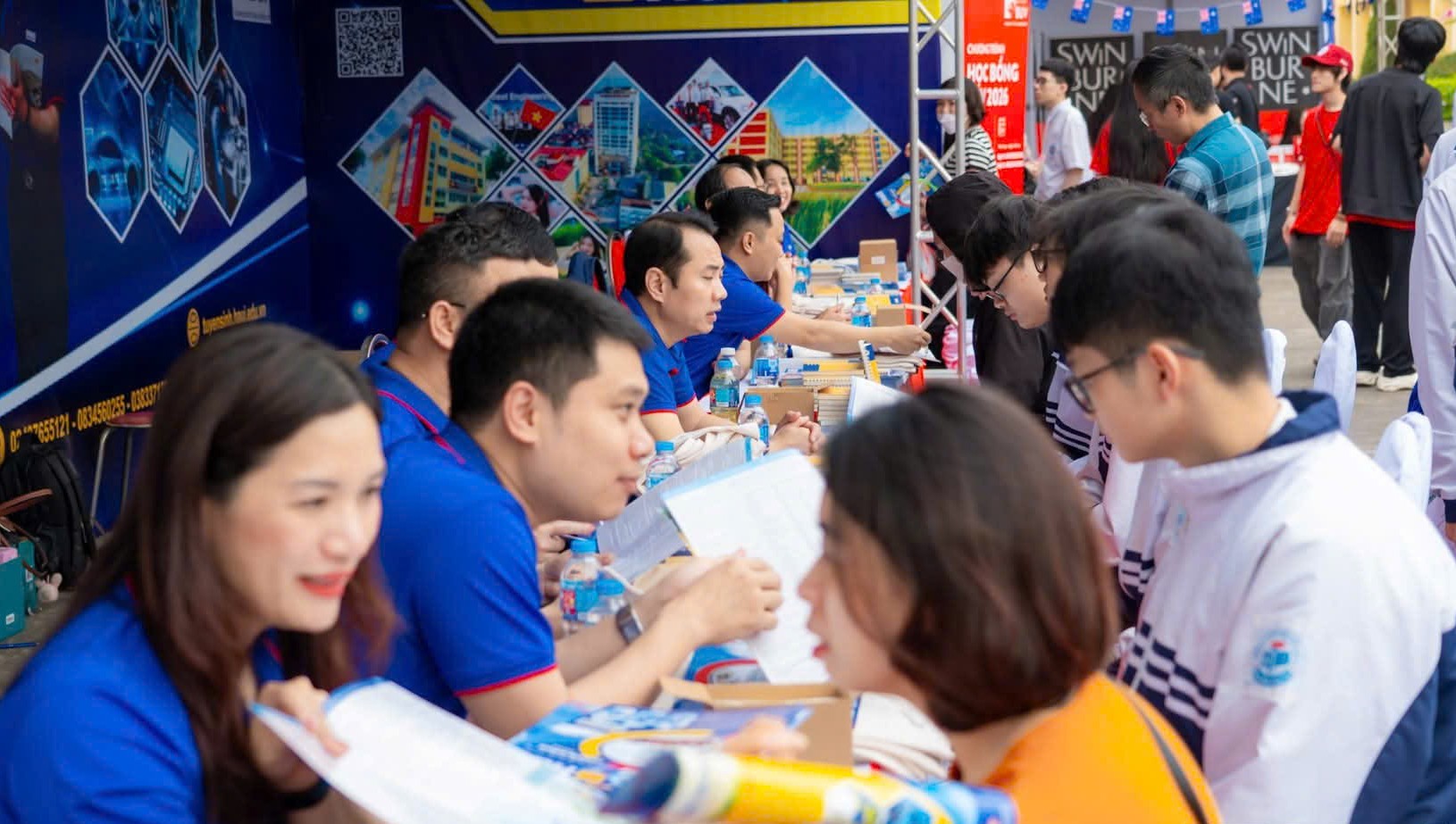 Chọn ngành theo 'sóng' hay chọn lối đi riêng?- Ảnh 1.