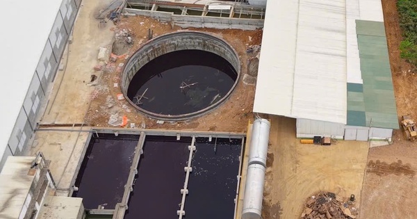 Tạm dừng hoạt động giặt là của nhà máy may khiến nước sinh hoạt đổi màu tím