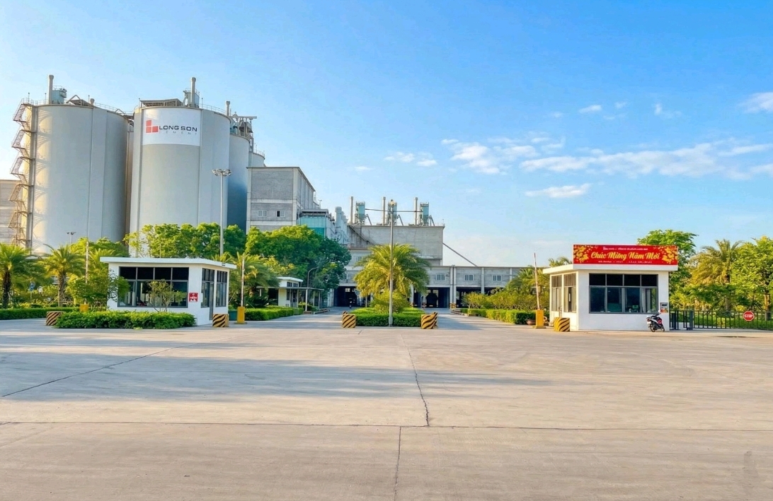 Công ty xi măng Long Sơn chào mừng ngày Giải phóng miền Nam 30/4 và Quốc tế lao động- Ảnh 1.