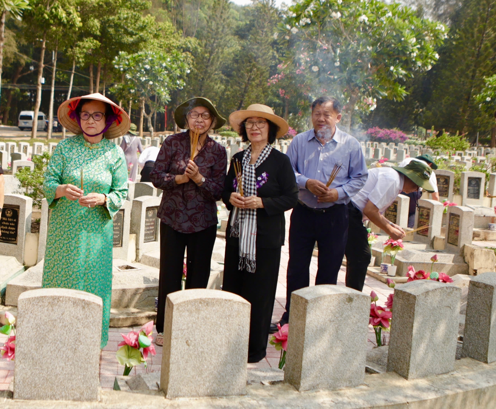 Lắng đọng ‘hành trình về nguồn’ của những chiến sĩ áo trắng- Ảnh 2.