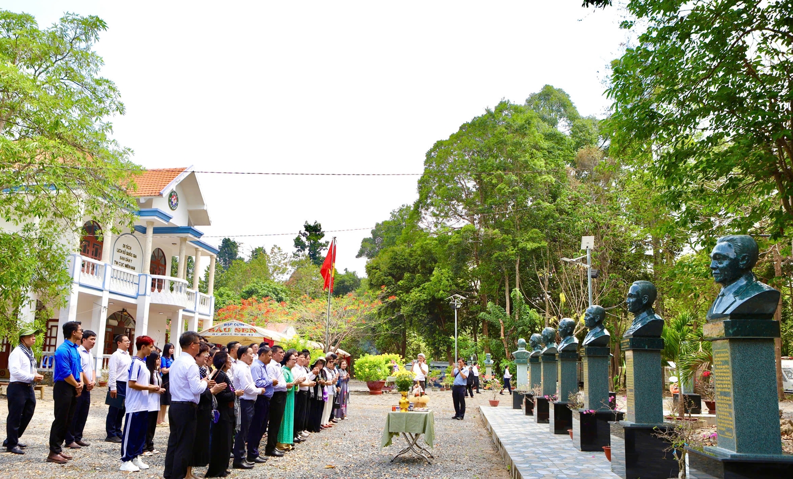 Lắng đọng ‘hành trình về nguồn’ của những chiến sĩ áo trắng- Ảnh 3.